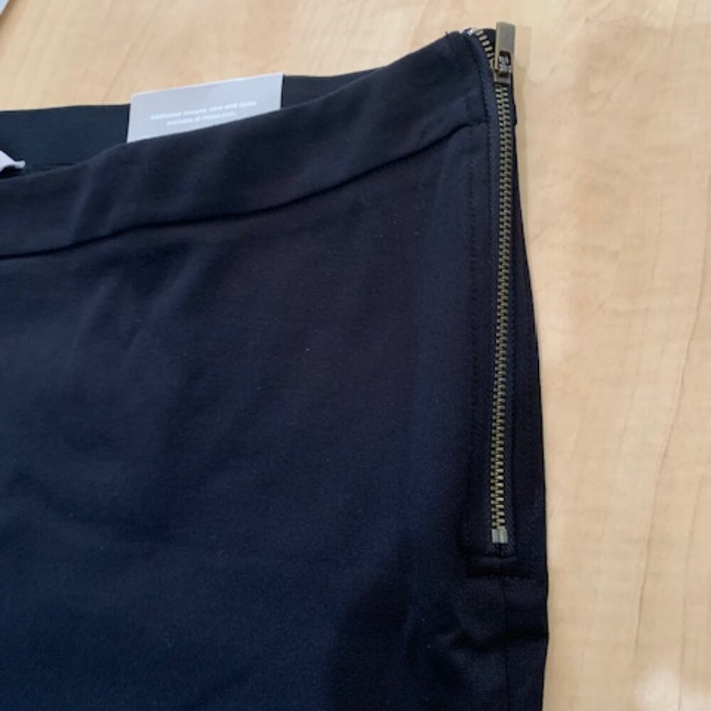 NWT Chico's Black Side Zip Capris Size 3.5 - Picture 4 of 7
